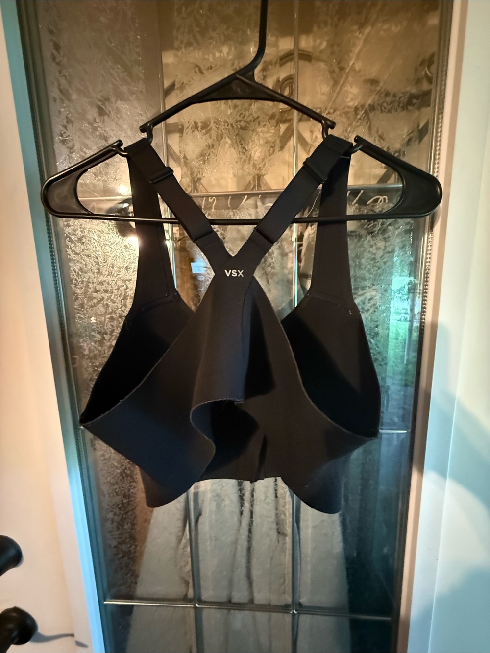 Victoria's Secret VSX Featherweight Front-Zip Sports Bra - Picture 2 of 4